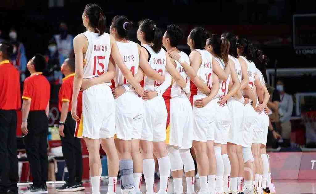 中国女篮12人名单出炉，2名国际专家看好中国队世界杯夺冠
