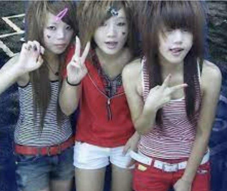 马斯克喊单前的Milady:亚到极致的「网络精神病人」