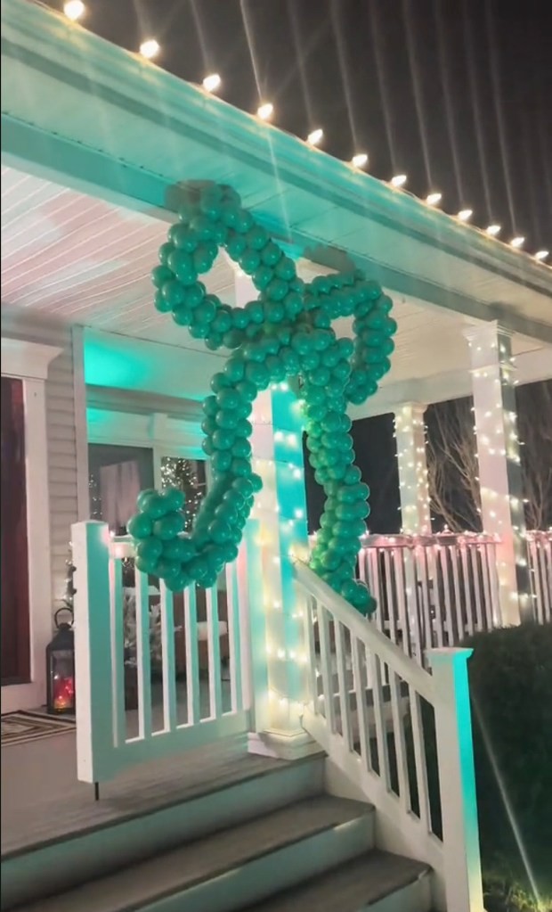 走进老鹰WAG的全绿色EAGALS圣诞派对