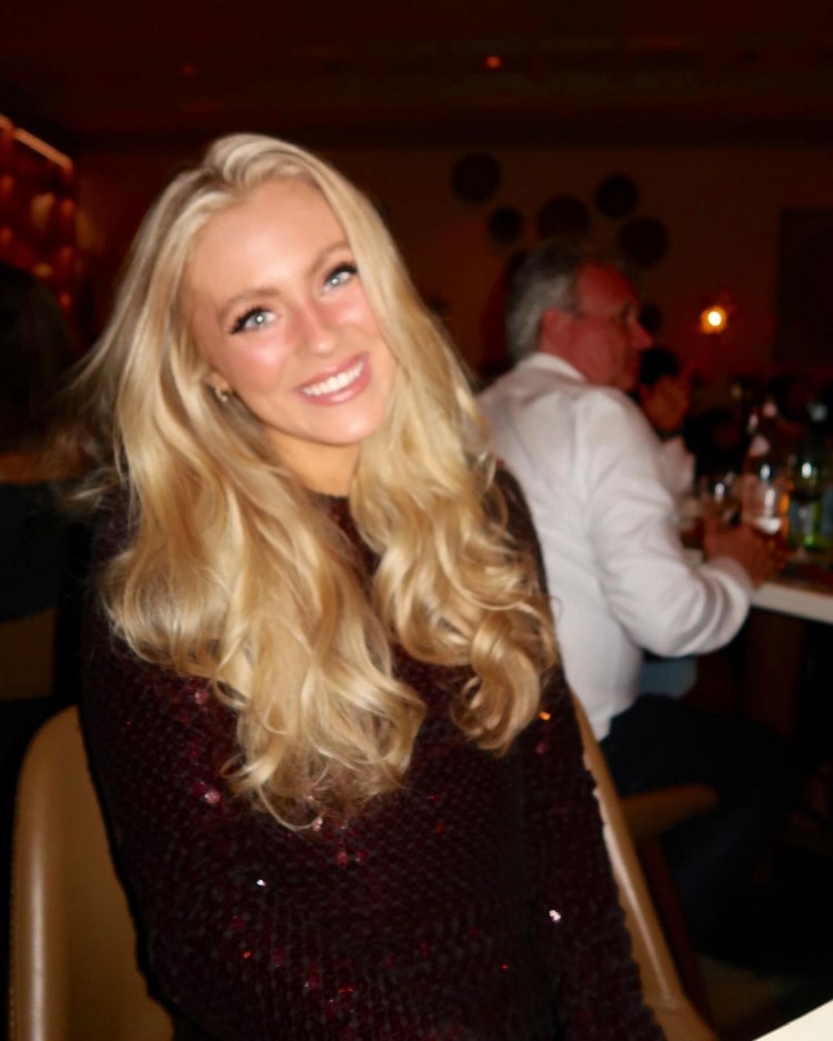 夏日别墅明星萨姆费赫SAMFEHER在INSTAGRAM上发布神秘帖子助长科里基弗KORYKEEFER分手传闻