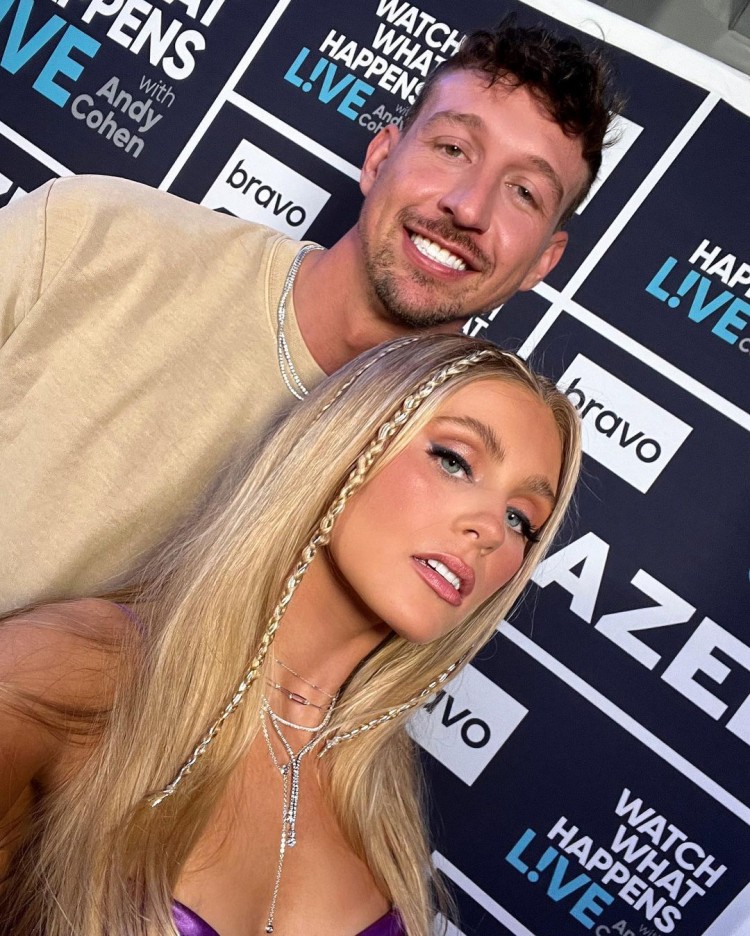 夏日别墅明星萨姆费赫SAMFEHER在INSTAGRAM上发布神秘帖子助长科里基弗KORYKEEFER分手传闻