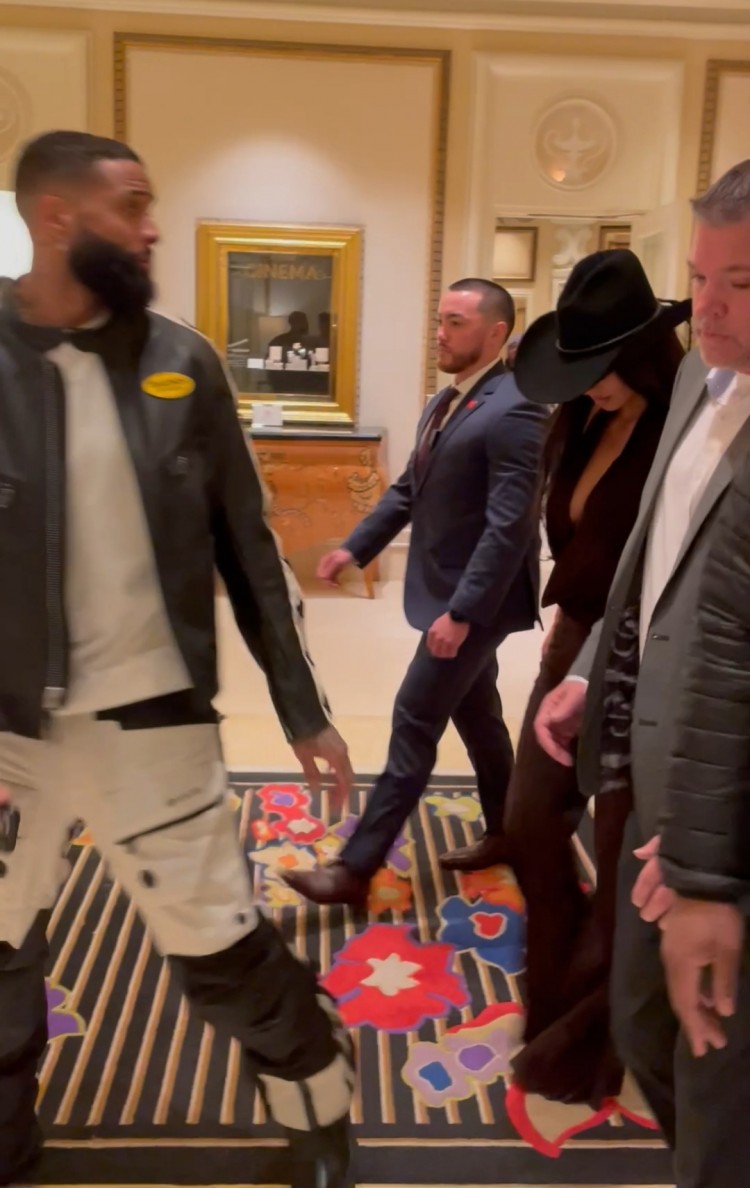 金卡戴珊KIMKARDASHIAN和小奥德尔贝克汉姆ODELLBECKHAMJR在传了几个月的恋情传闻后首次在一起