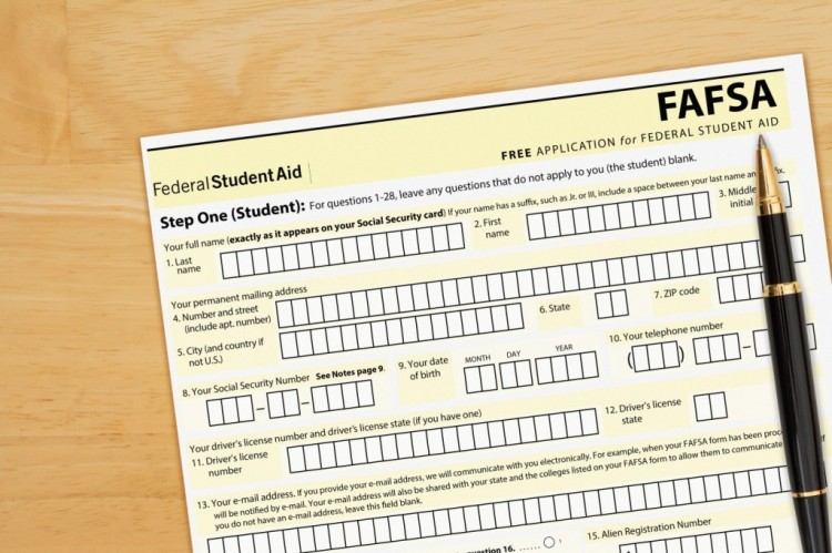 FAFSA解决办法允许父母为非公民的德克萨斯州学生申请经济援助