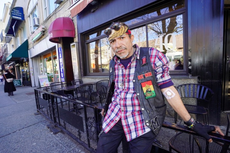 纽约地铁救女子时被刺伤的退伍军人警告称如果不处理犯罪治安维持者就会出来