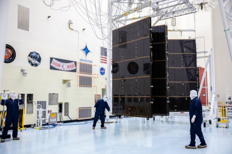 美国宇航局向木星卫星欧罗巴上可能存在的外星生命发送瓶子里的信息